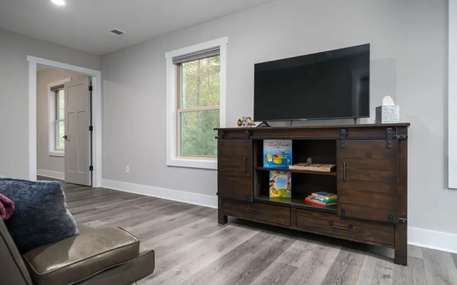 Whitetail Woods 3 Bedroom Home by RedAwning
