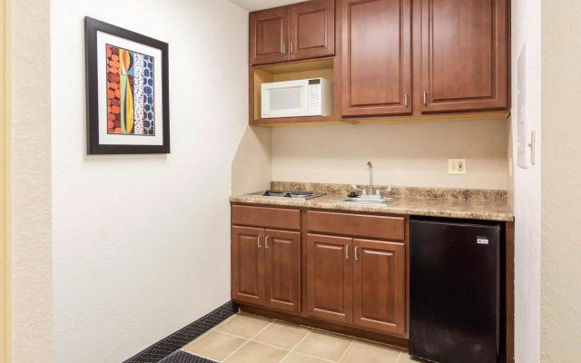 Rodeway Inn At Fort Lee