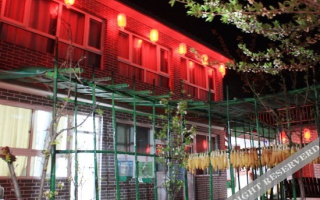 Lao Zhang's Farmhouse