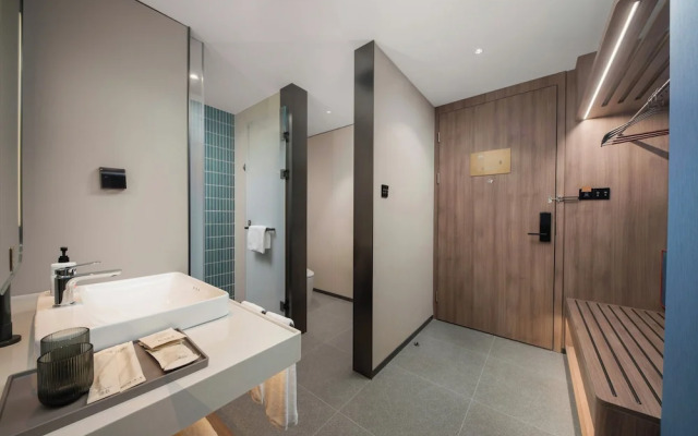 Holiday Inn Express Qingdao City Balcony by IHG