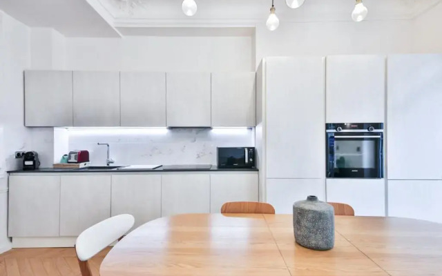 Champs Elysees!Montaigne, New Luxurious 6pers Flat