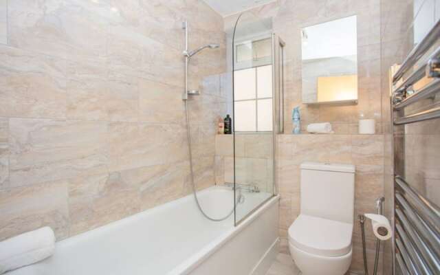 Sunny 2 Bedroom Flat in Islington