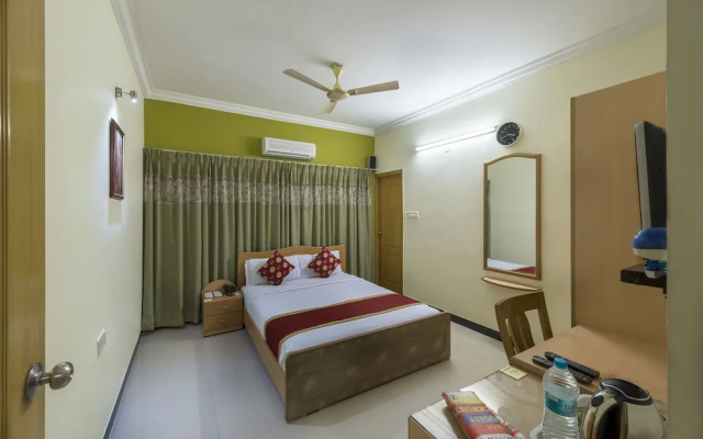 Hotel Raj Comforts - Golf View