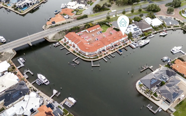 Canal Home -Close to Beach and City Centre