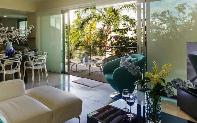 Luxurious & Central Condo In Playa Steps From The Beach