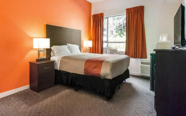 Motel 6 Surrey, BC