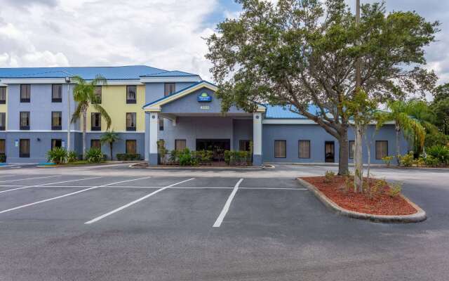 Days Inn & Suites by Wyndham Lakeland