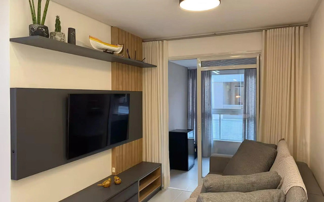 Apto de alto padrão em cond. 700m da praia CCI210