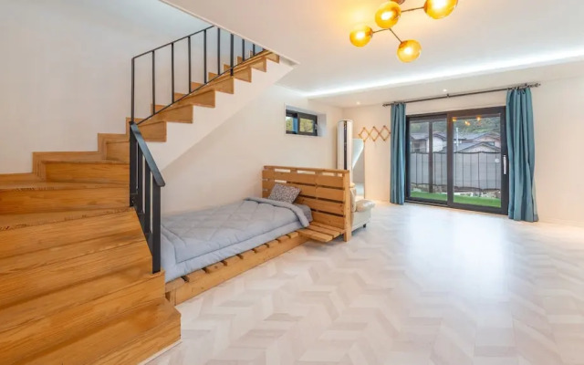 Gangneung Nineone Pet Pension