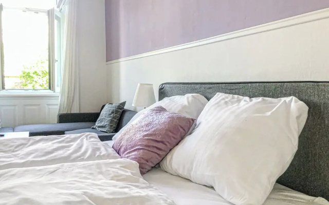 Fabulous 3BR Apt Near AKH For Groups