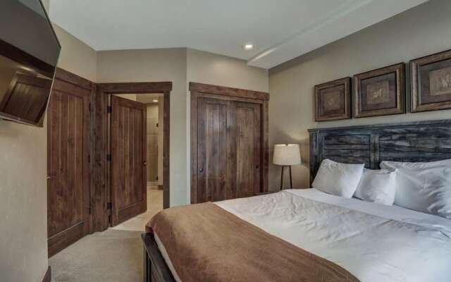 Crystal Peak Lodge 2 Bedroom Ski in, Ski out Slopeside Condo at the Base of Peak 7
