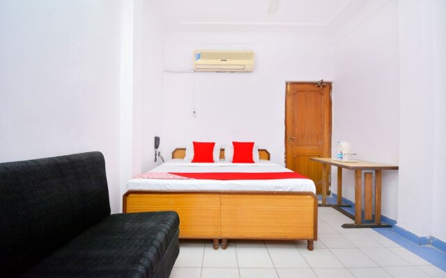 White House Continental by OYO Rooms