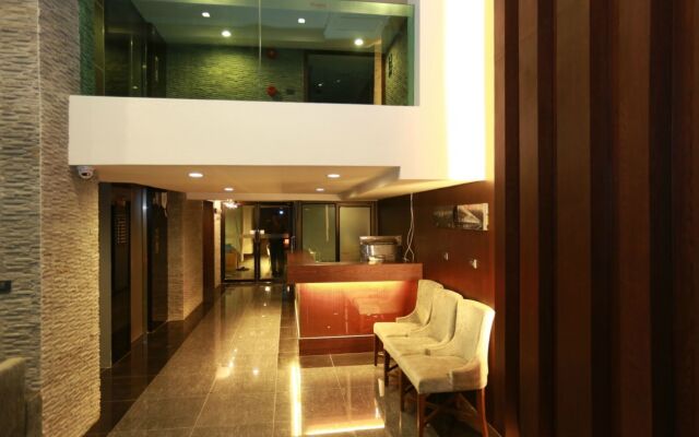 Collection O The Bangkok Airport Link Suite