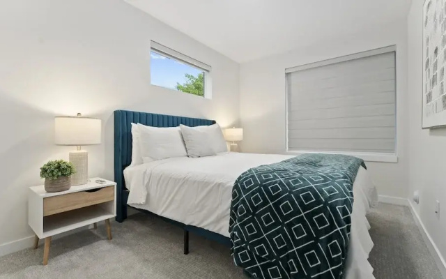 Ballard Hangout - Arcade, Covered Deck, Sleeps 10!