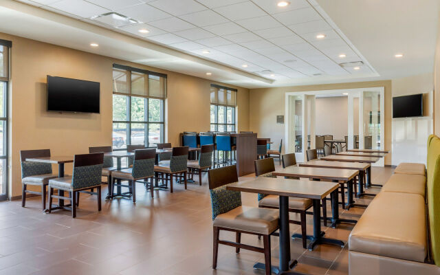 Comfort Inn & Suites