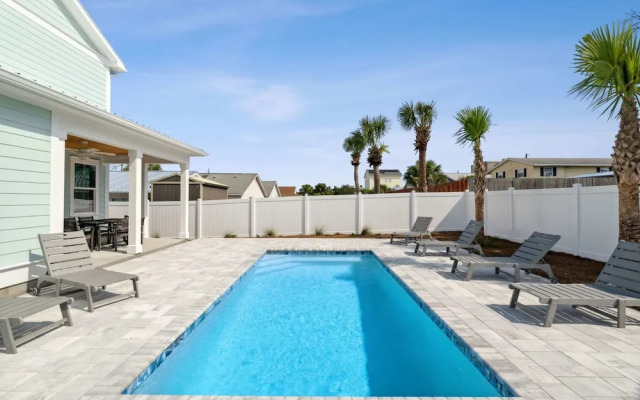 Blissful Getaway 4 BDR Whole Home Heated Pool!