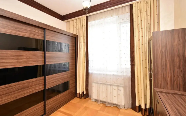 North Ave. apartment by Luxe Group HH777