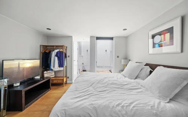 3 Bed City Centre House Sleeps 6 - Parking, Wifi