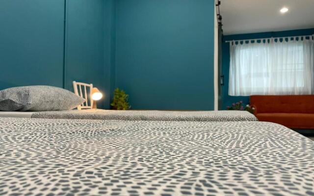 Grasshopper Bed and Cafe