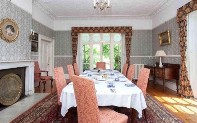 Hollybank House