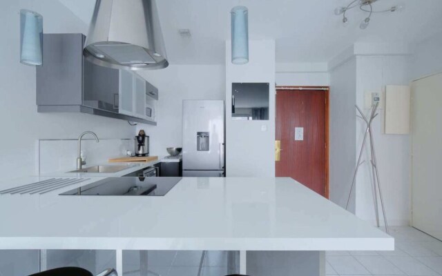 Newly Renovated Apartment: 6th District