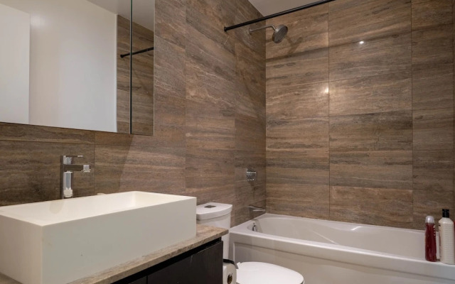 Toronto Escape - The Jasper Suite