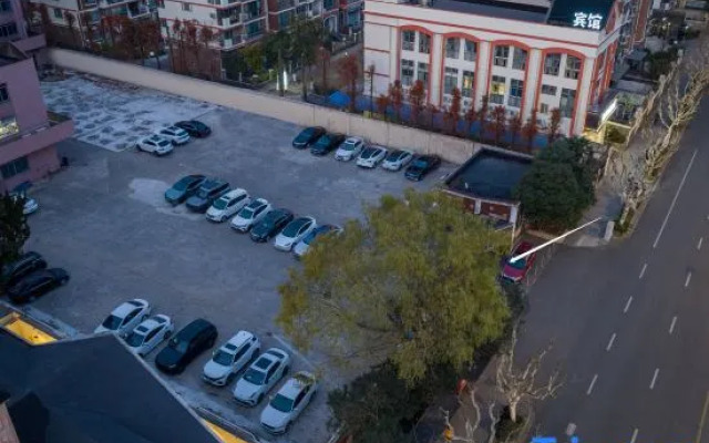 Shanghai Wangyue Hotel (Fangdian Road Subway Station)