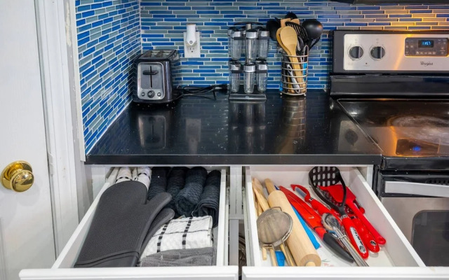 240 Spacious Modern Home w AC