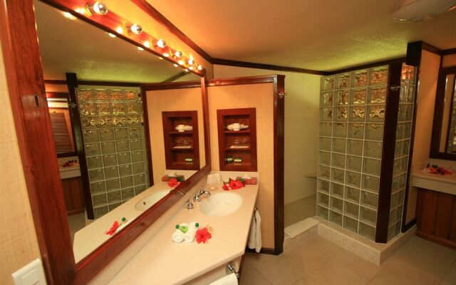 Royal Huahine Resort