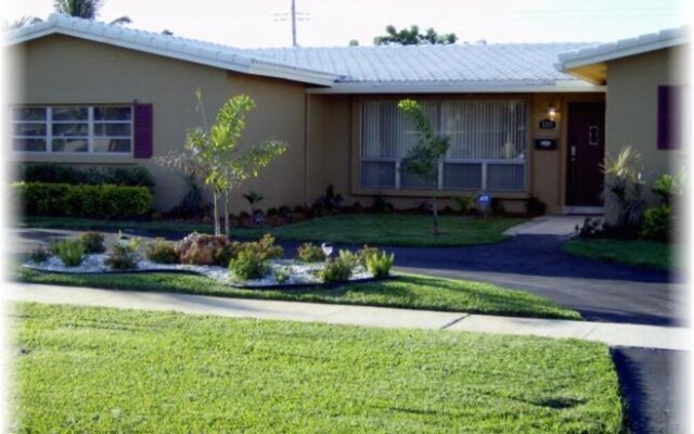 Hollywood Hills 4 Bedrooms 3 Bathrooms Home