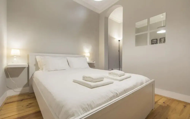 Trendy & Lightful Apartment