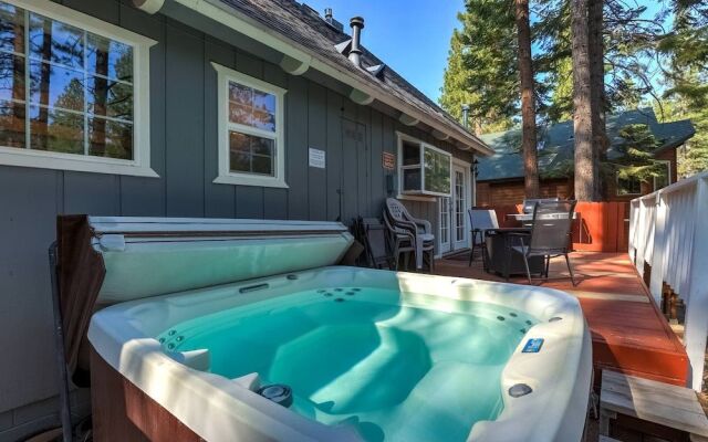 Lone Pine Lodge