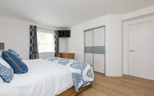 415 Huntingdon Place Apartment