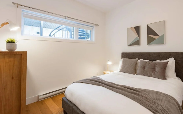 Exquisite Modern Condo in Little Italy
