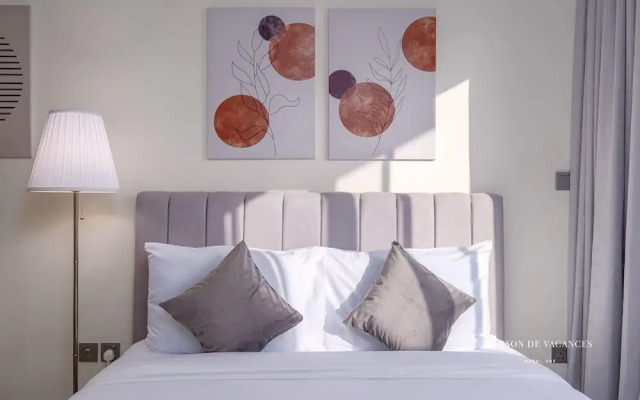 Large Balcony Studio 10mins From Dubai Mall