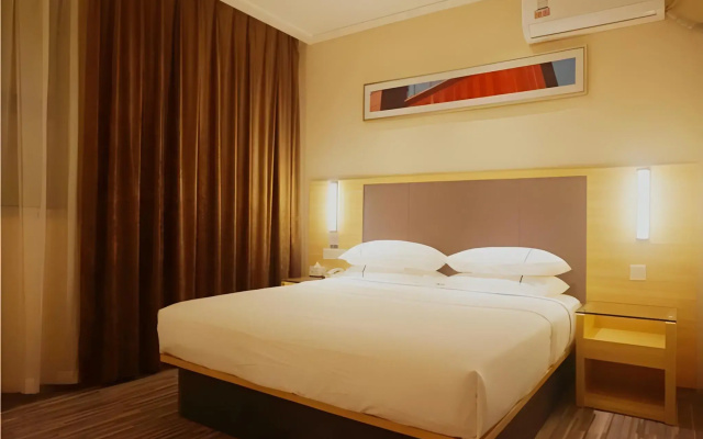 City Comfort Inn Hotel (Zhanjiang Huaduhui Dingsheng Square)