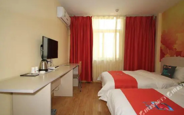 π Hotel (Heze Railway Station Square)