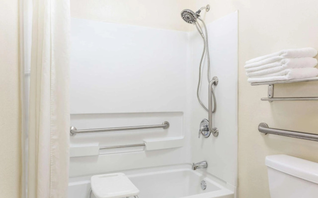 Motel 6 Forsyth, GA – Tift College