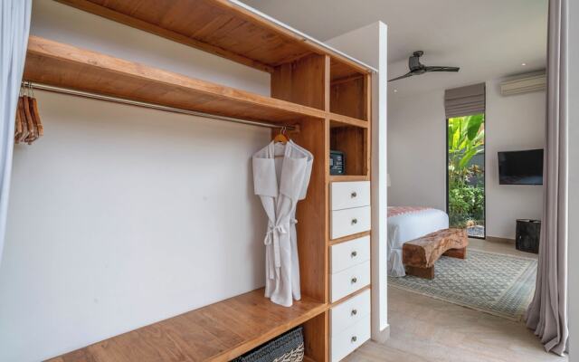 Villa Vida Mira - Elegant 4BR Beachside Villa in Canggu