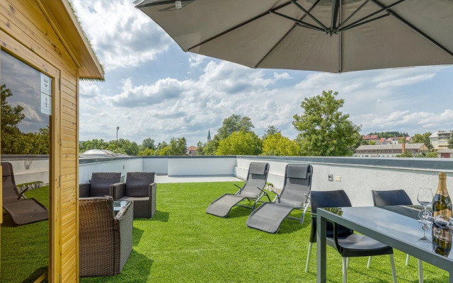 Rooftop Home With Whirlpool & Sauna