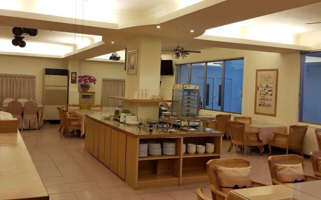 Yifeng Business Motel