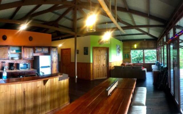 Jungle House next to Refugio la Brisa del Diablo