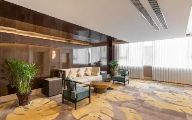 Huajing International Hotel (Xixian Ancient City West Gate)