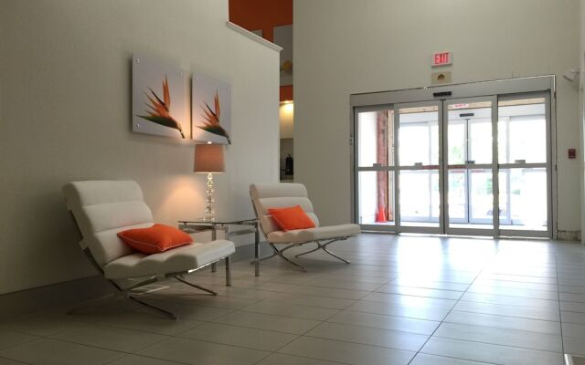 Schoenbrunn Inn & Suites