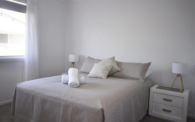 Bellissimo - 2 Bedroom apartment in the Sylvan Beach Resort! – Guest Rooms – Bellara