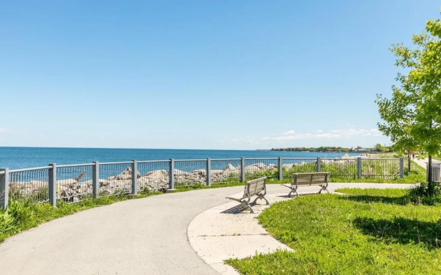4BR 3BA Townhouse on Lake Ontario Free Parking Gym