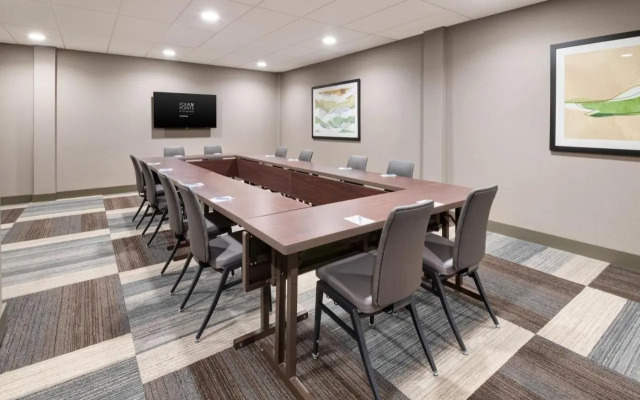 Radisson Hotel & Suites