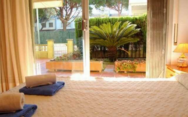 Planta Baja Con Jardin Privado Cerca De La Playa