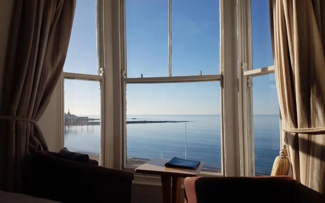 Marine Hotel