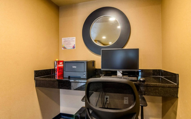 Cobblestone Inn & Suites - Oberlin